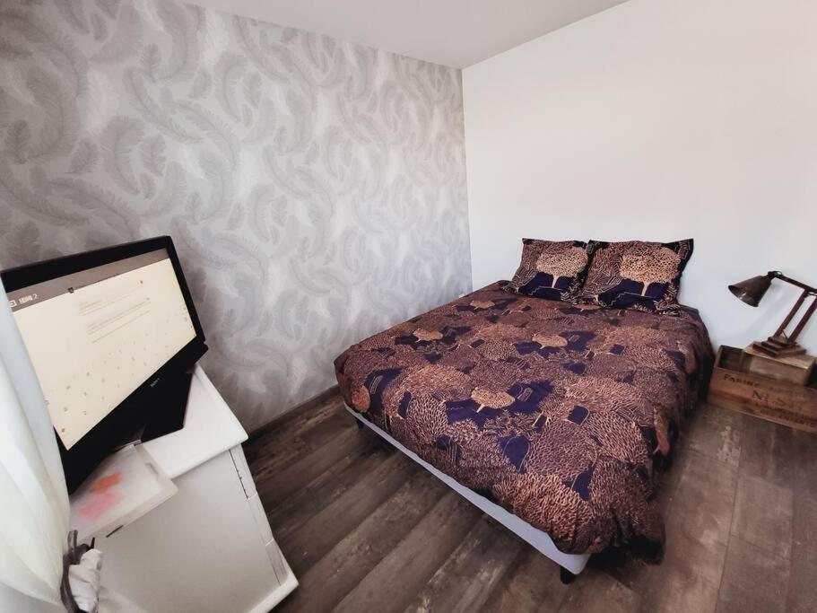 Studio Tout Confort Blaye-Les-Mines Exterior foto